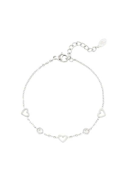bracelet with heart and diamond charms