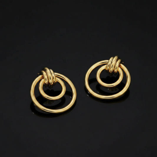 Boucles d'Oreilles Puces Double Anneau Noué — Acier Inoxydable Doré | Style Minimaliste