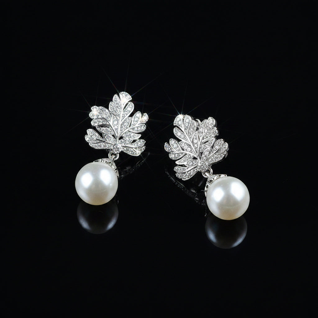 Boucles d'Oreilles Pendantes Feuille Pavée Zircon & Perle – Élégance Vintage