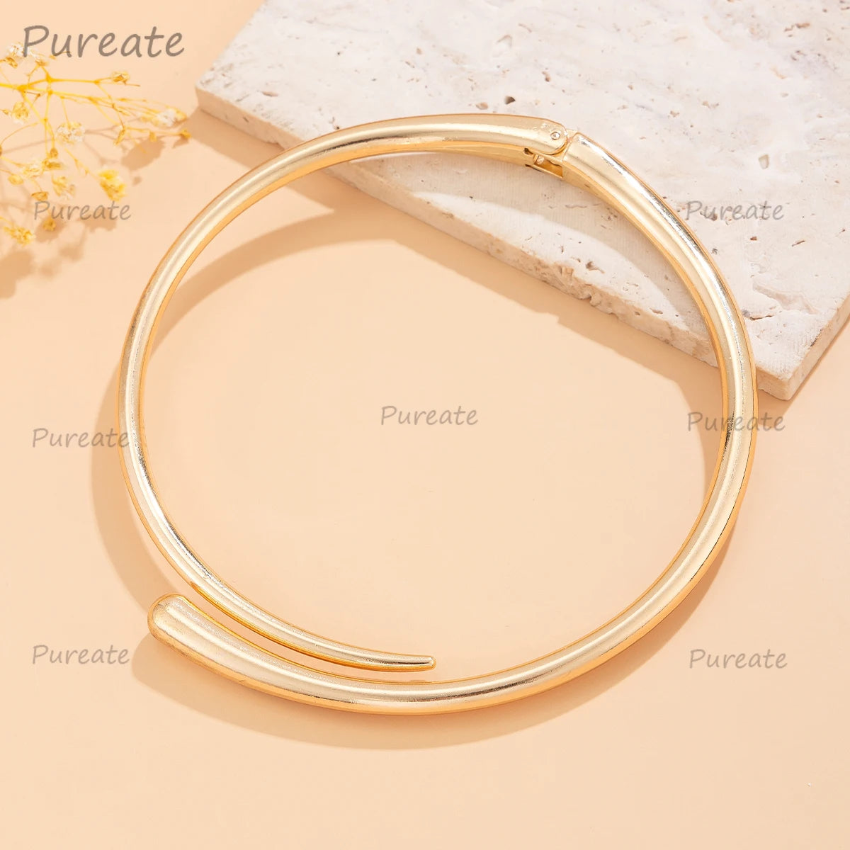 Collier Ras-du-Cou Doré – Style Vintage