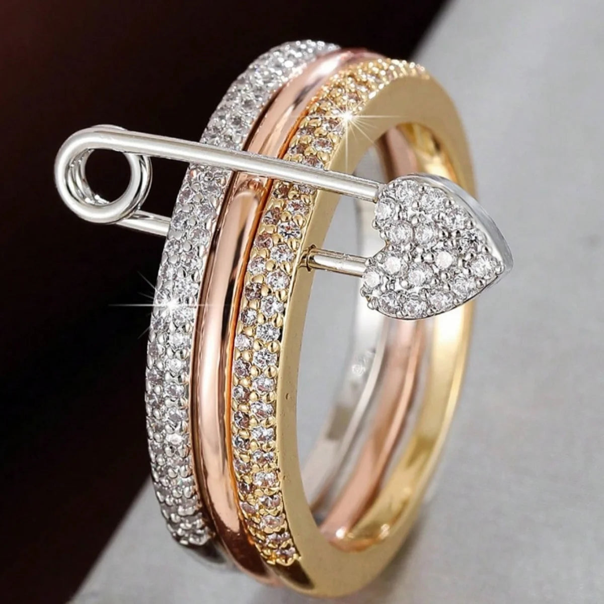 A Three-Ring Stacked Paper Clip Ring, Copper Imitation Faded, Fashionable And Simple For Women To Wear