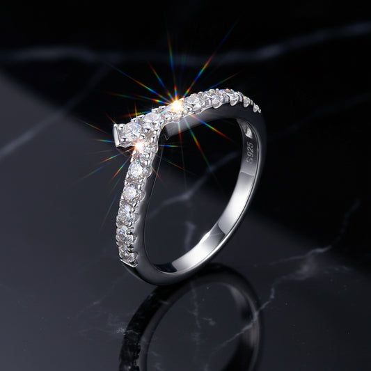 Bague Chevron Pavé — Moissanite D VVS1 | Argent 925 | Empilable