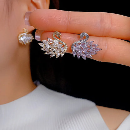 Boucles d'oreilles Cygne Colorées Style Déesse Luxe Léger, Zircon Micro-serti, Longues Boucles Tendance et Polyvalentes
