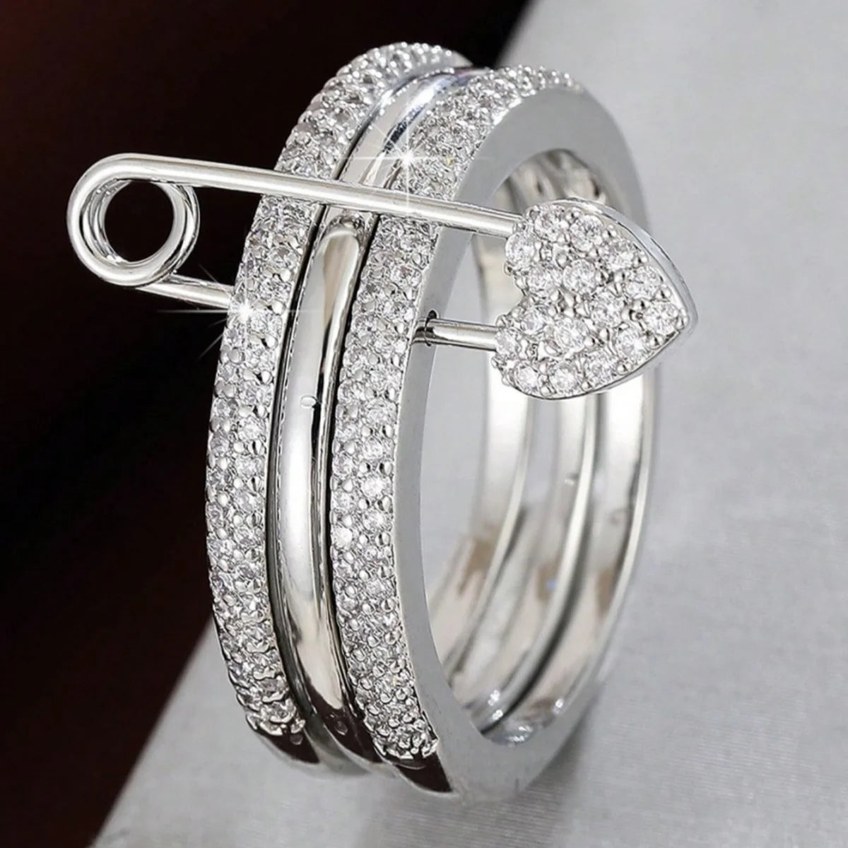 A Three-Ring Stacked Paper Clip Ring, Copper Imitation Faded, Fashionable And Simple For Women To Wear